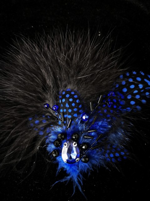 Stylish Brooch with elegant feathers in Royal Blue and Black - Heavenly Feathers