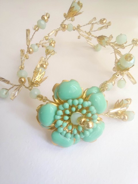 Stylish Bracelet in Light Green and Gold colors with Swarovski Crystals and Flowers - Light Green Luxury