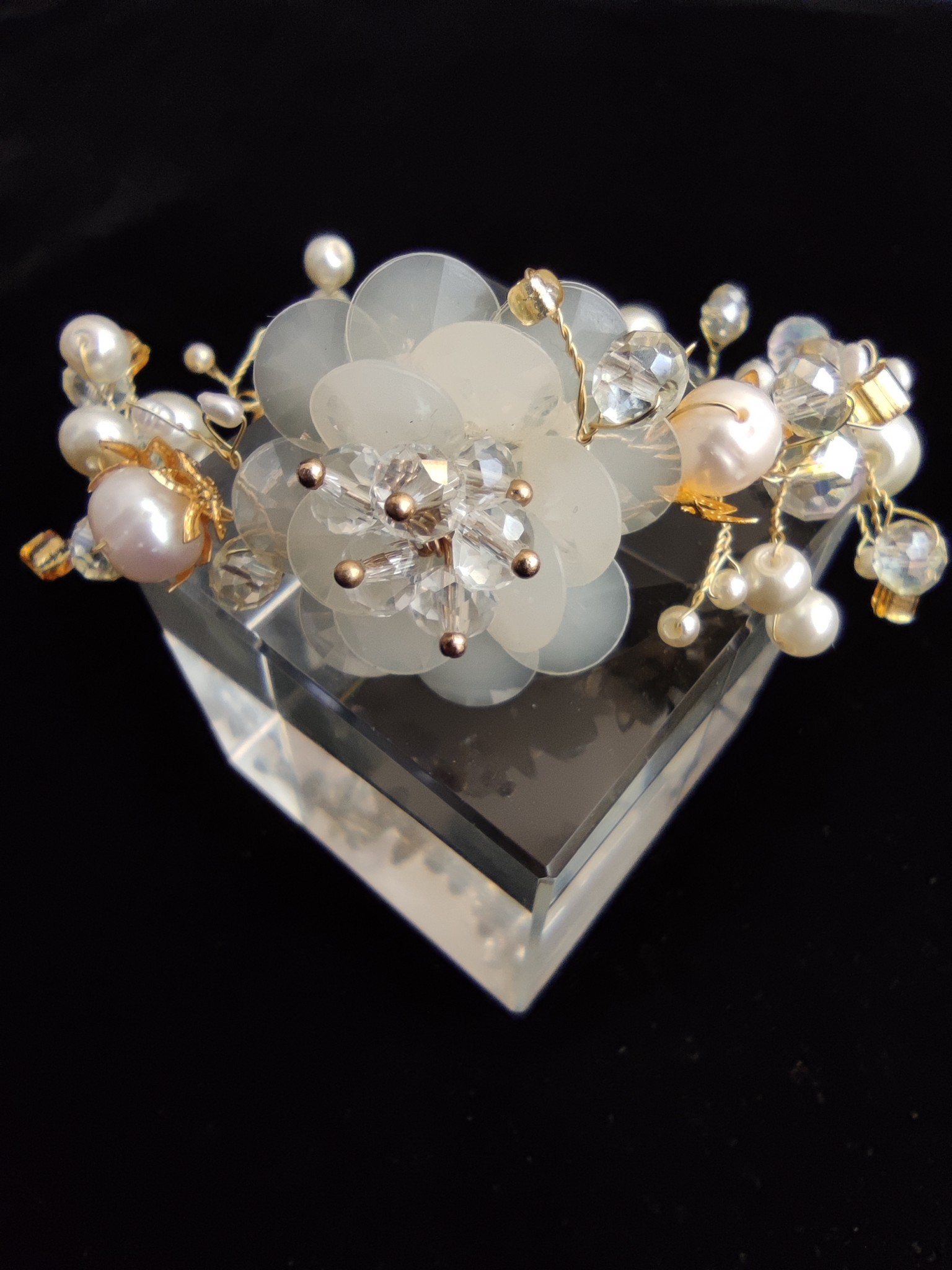 Wedding jewelry set in Gold and Ivory - Hair Comb Earrings and Bracelet with Crystals and Pearls - Elegant Bride Wedding jewelry set in Gold and Ivory - Hair Comb Earrings and Bracelet with Crystals and Pearls - Elegant Bride