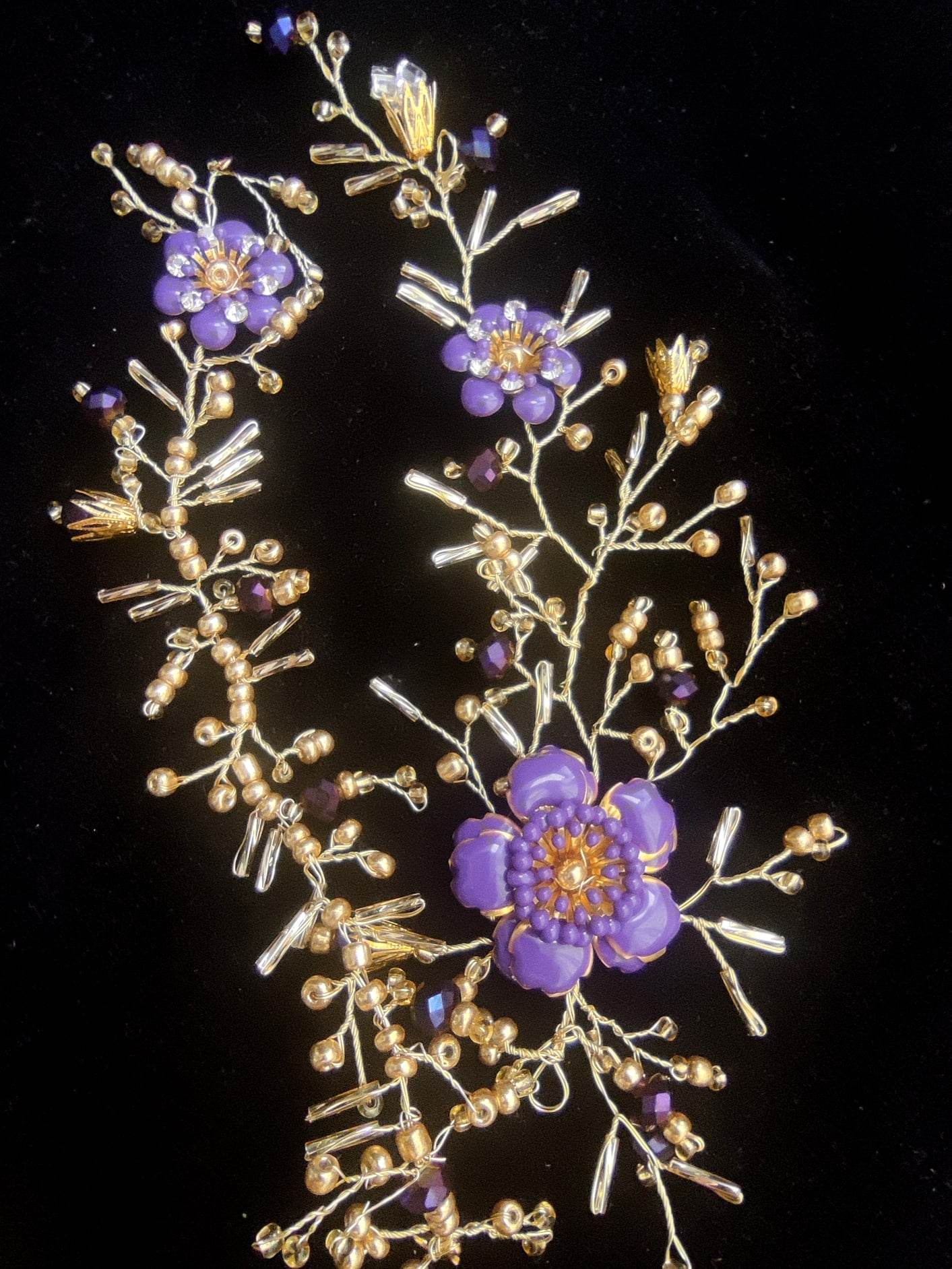 Incantevole accessorio per capelli in cristallo e braccialetto incastonati nei colori viola chiaro e oro - Purple Fantasy