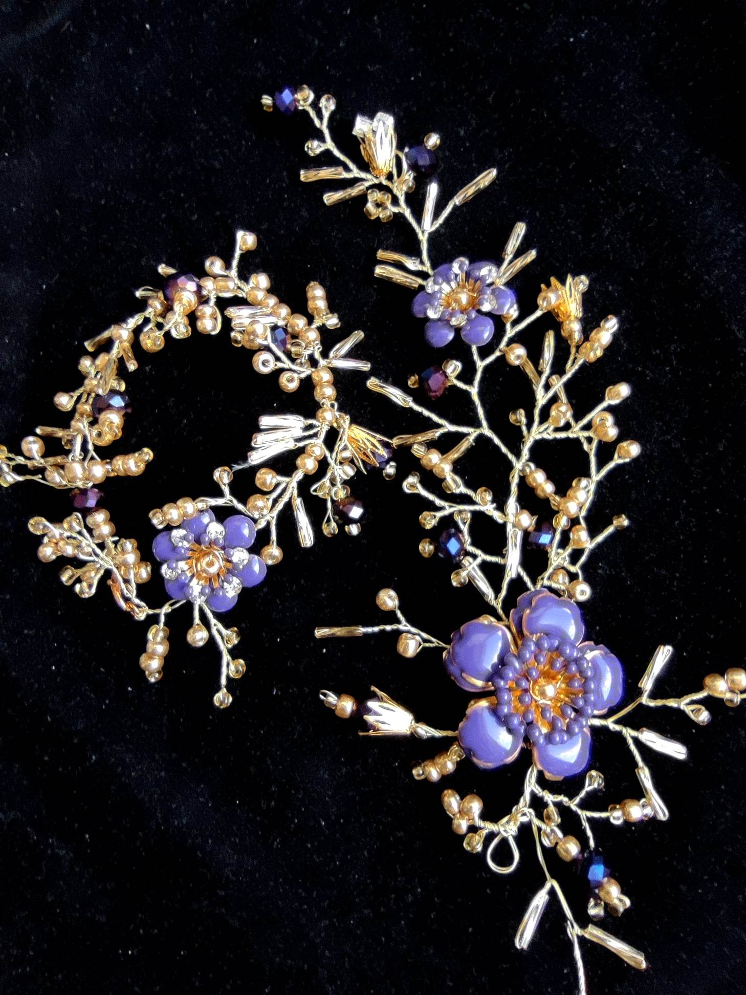Incantevole accessorio per capelli in cristallo e braccialetto incastonati nei colori viola chiaro e oro - Purple Fantasy