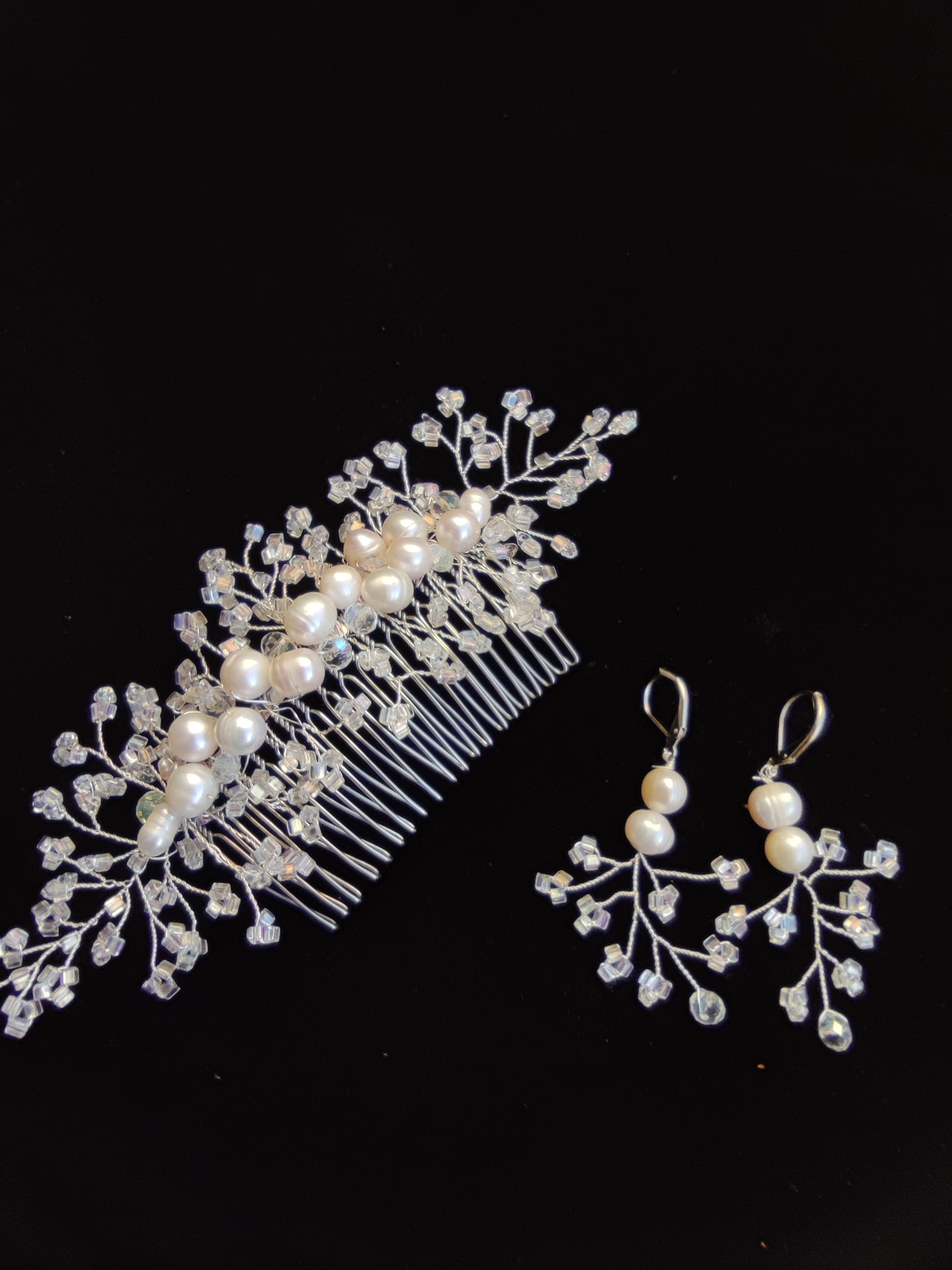 Ślubny grzebień do włosów - nakrycie głowy z naturalnymi perłami, kryształkami i koralikami - zroszony bajkowy